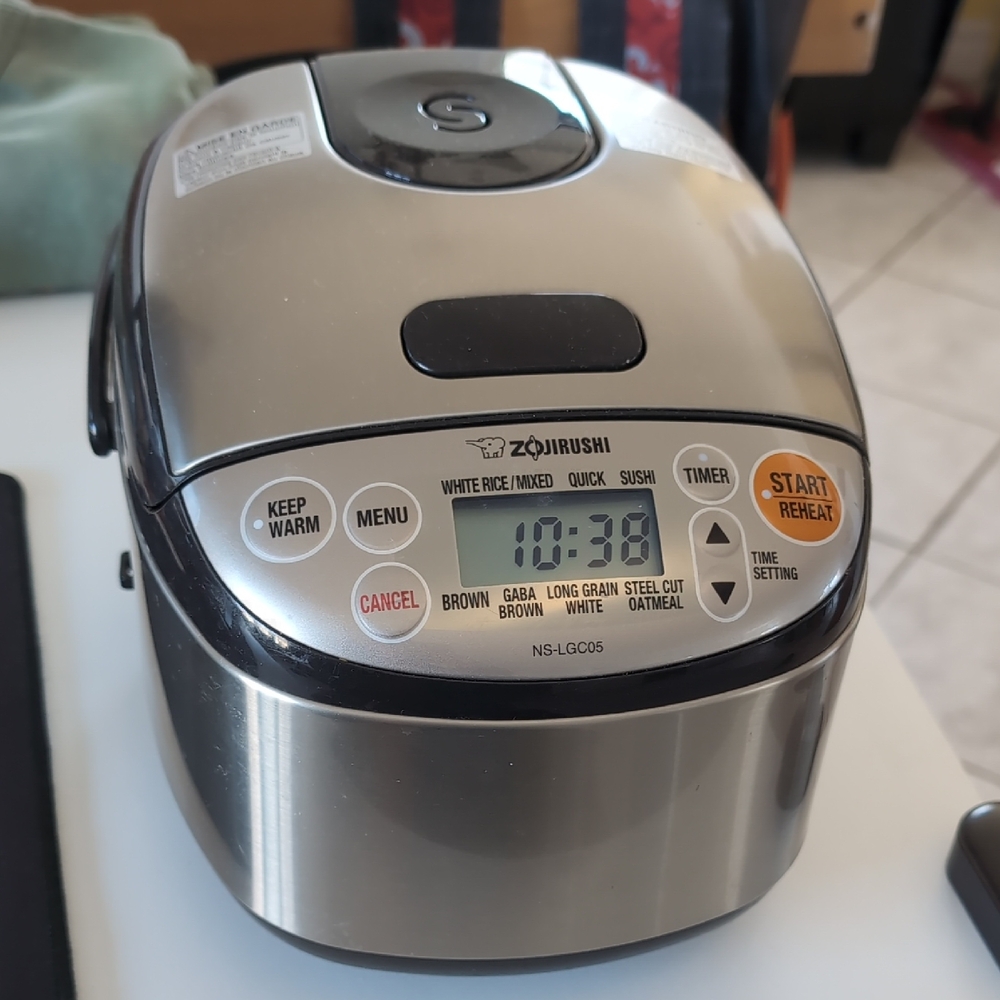 Zojirushi Rice Cooker NS-LGC05 3 Cups